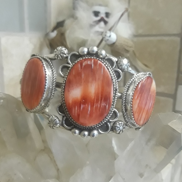 Native American SS Spiny Oyster Cuff - Picture 3 of 7